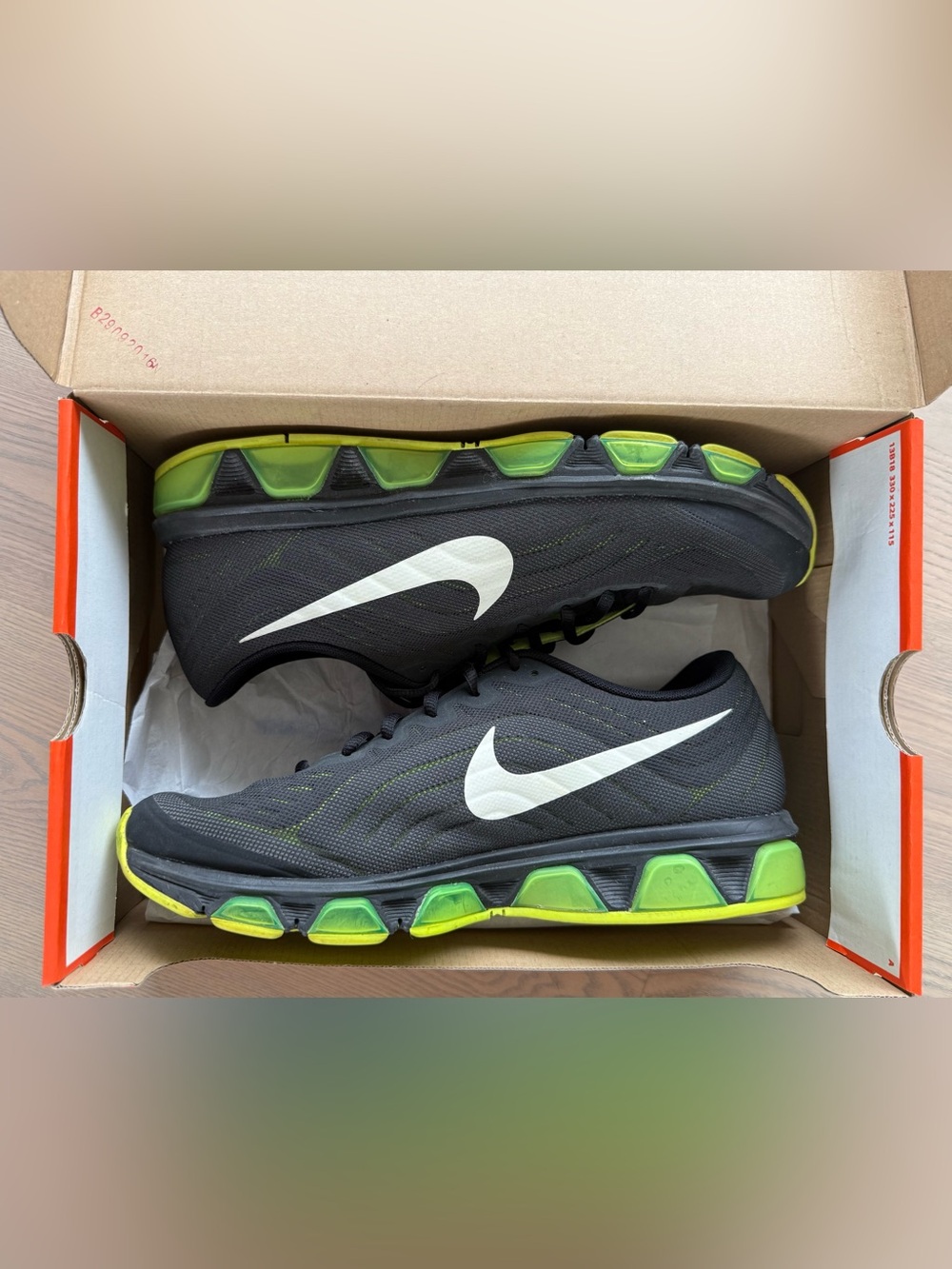 • NIKE • ZOOM CAGE 2 •